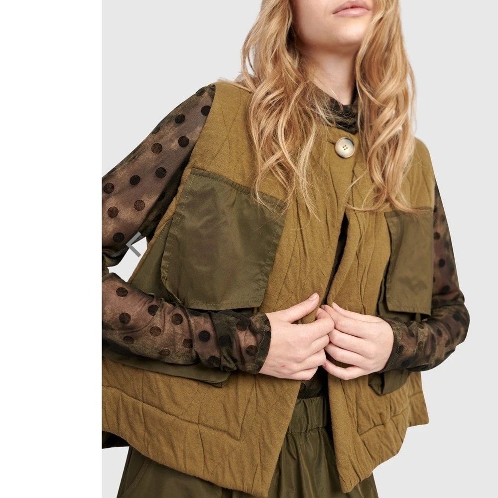 Urban by Alembika Quilted Stow Vest Large Khaki Olive Green Cargo Pocket